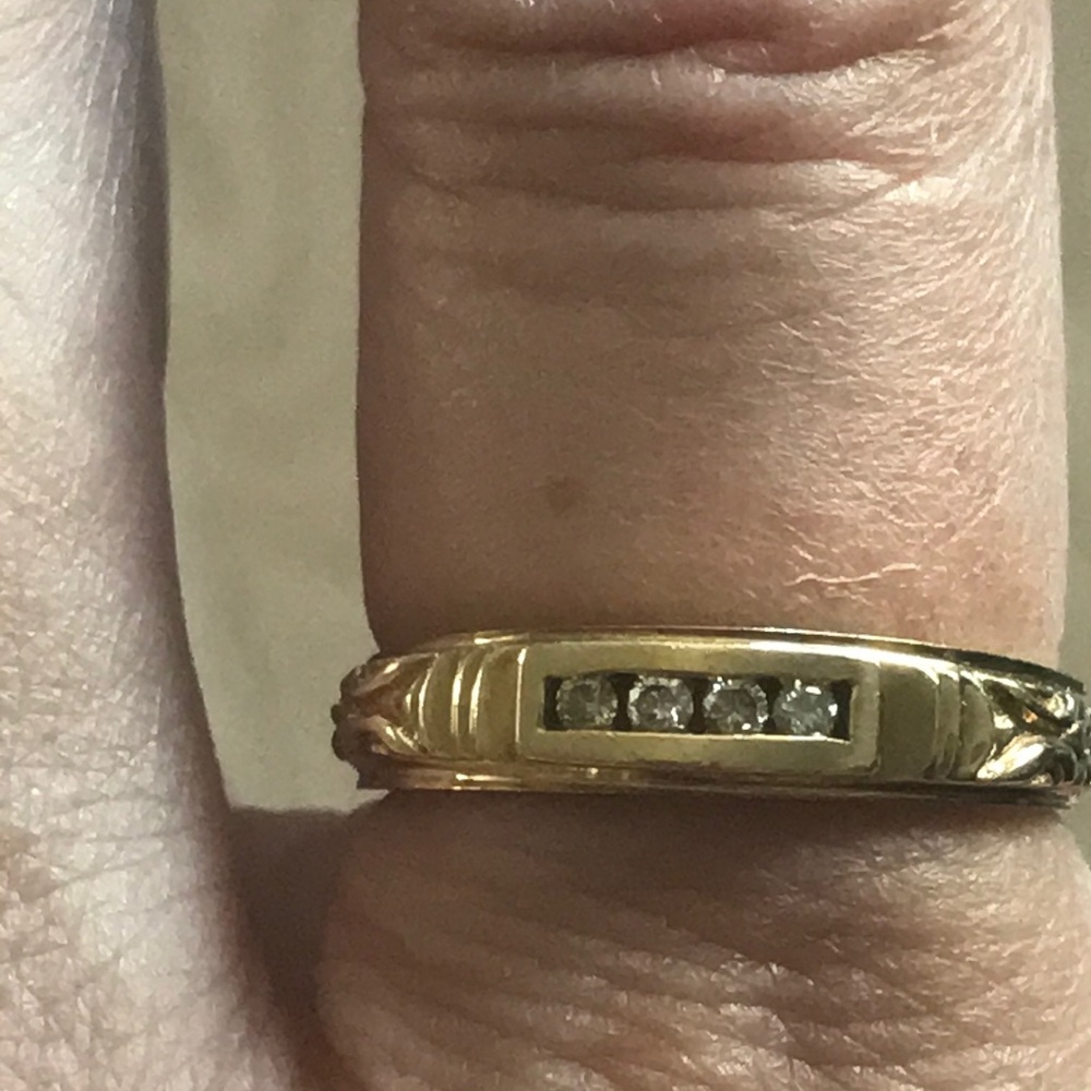 Elegant Gold Band with Diamonds